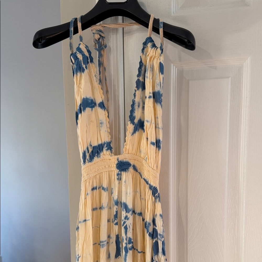 Backless Tie-Dye Maxi Dress in Cream and Blue